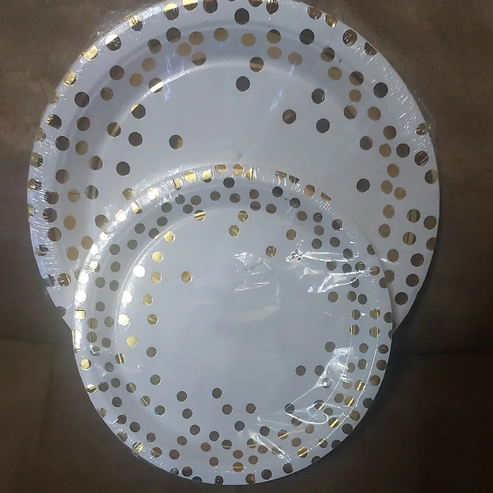 🎉 Elegant Gold Polka Dot Disposable Plates